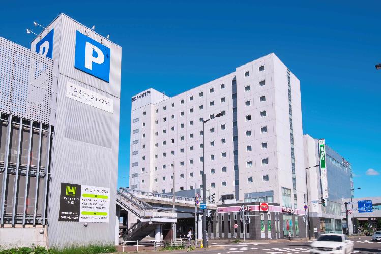 千歳ステーションプラザと直結しており、Can Doやファミリーレストランもあります<BR>特約駐車場も隣接しております