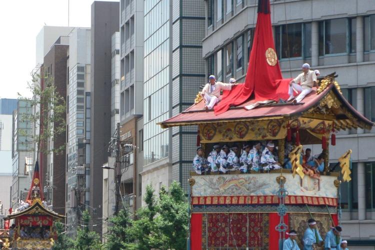 祇園祭（徒歩15分）