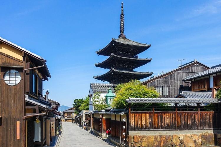 八坂の塔（徒歩約20分）