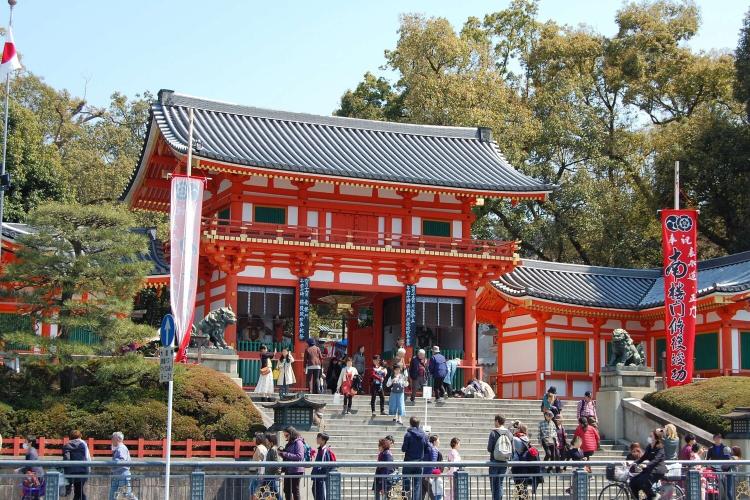 八坂神社（徒歩15分）