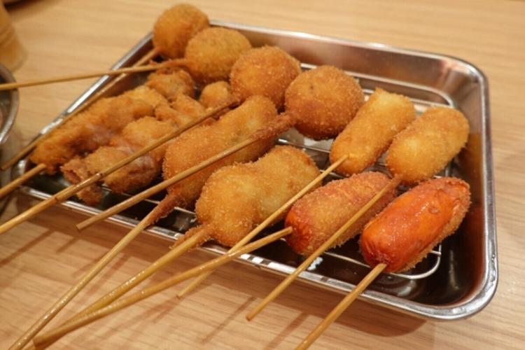 【周辺情報】ご当地グルメの串カツを楽しんでみては？