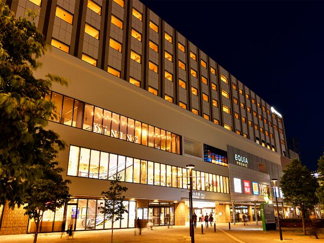 【外観】深夜24時以降はセキュリティの為、ホテル行きエレベーターの入口を施錠しております。