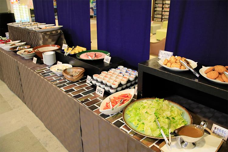 朝食バイキング（一例）<BR>種類豊富な朝食バイキングが無料でお召し上がりいただけます