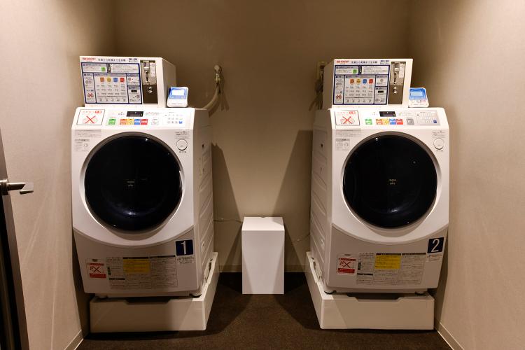 コインランドリーはロビー階7階にございます。お部屋から混雑状況もご確認いただけます。