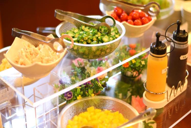 バイキング朝食無料サービス