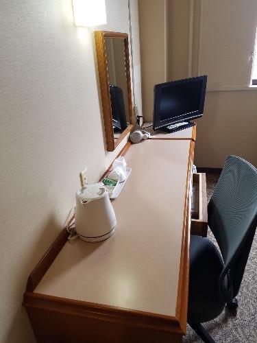 お茶はロビーのアメニティ棚よりお持ちください。