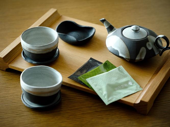 ◆若手作家が手掛ける茶器はご宿泊される棟毎に異なるものをご用意