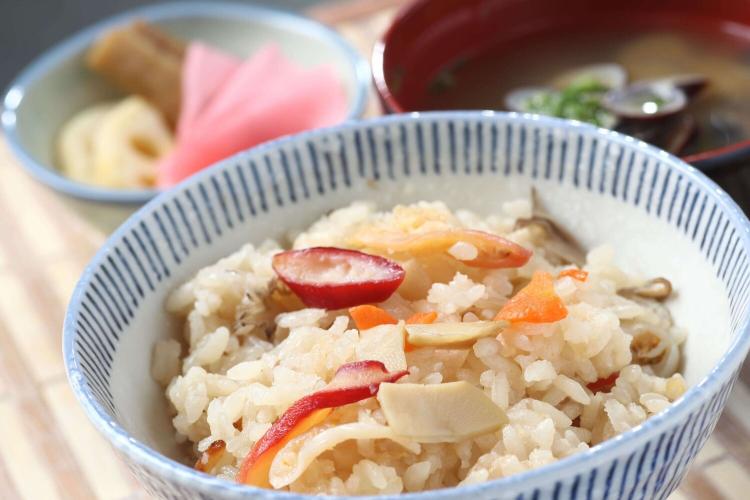 【朝食】ホッキ貝の炊き込みご飯が人気です！