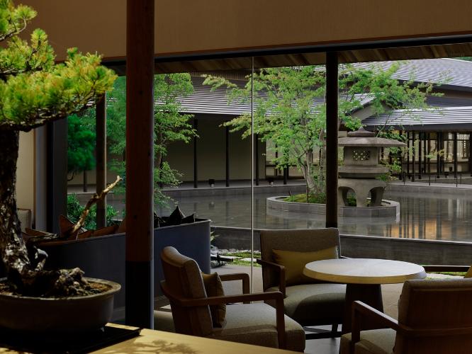 ◆Tea House　｜様々な種類のお茶と共に思い思いの過ごし方でお楽しみください。