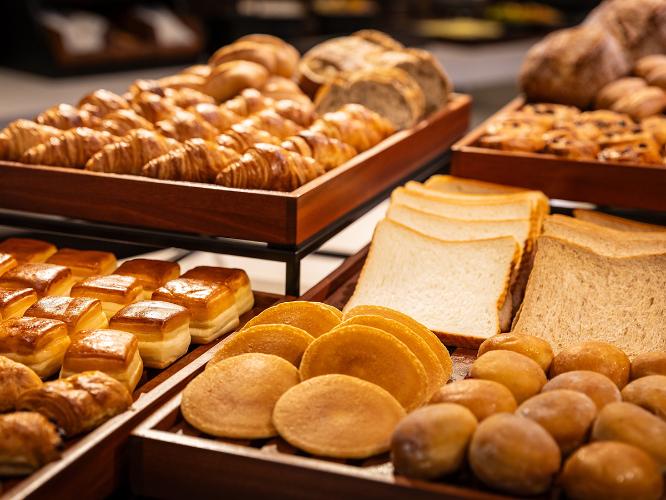 ＜朝食ビュッフェ＞ パンメニュー　幅広く様々なパンをご用意をしております