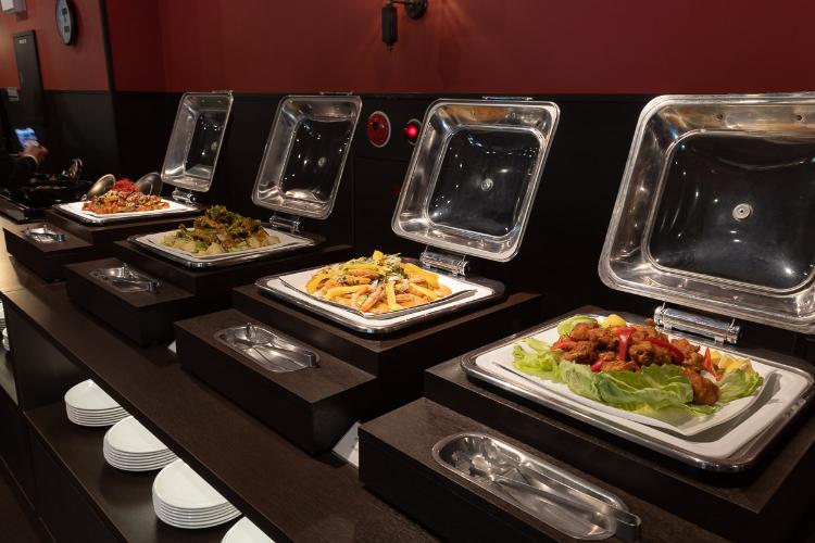 料理人特製の季節限定ビュッフェメニューもご用意しております。