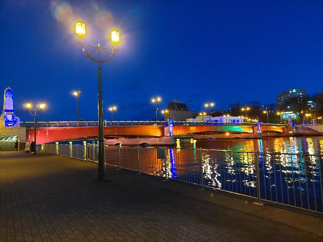 幣舞橋（夜）