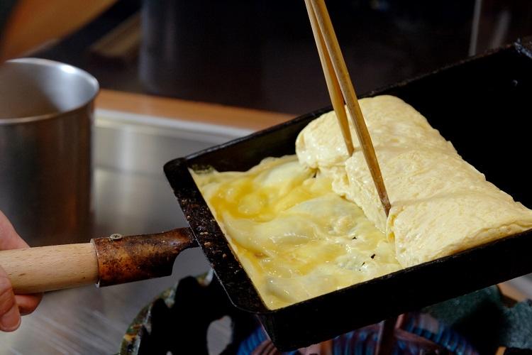 朝はオープンキッチンで出来立て出し巻き玉子をご用意