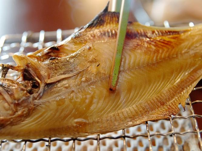 朝は3種からお選びいただけるお魚をご用意