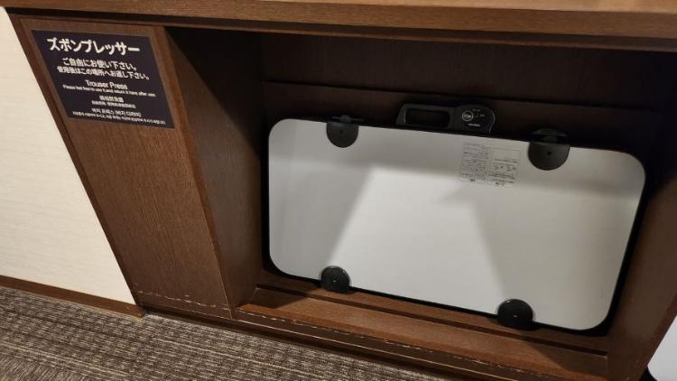 ズホンプレッサー：ご用命いただければお部屋にご用意もできます