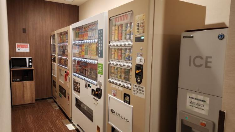 ドリンク　自動販売機　※おつまみ・カップラーメンなどもございます