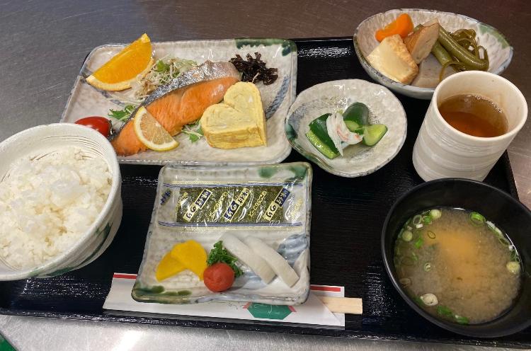 朝食