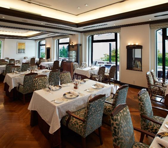 フランス料理レストラン「ヴェル・ボワ」