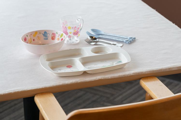 キッズチェア、トレイなど