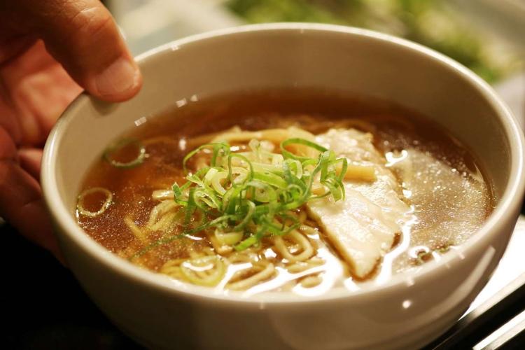 【夜鳴きそば】22：00〜23：00までらうんじにて　自家製スープで和歌山ラーメン風に仕上げました　※イメージ