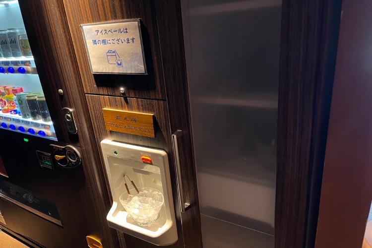 【自販機処】製氷機・アイスペールご用意しております　ご自由にご利用ください