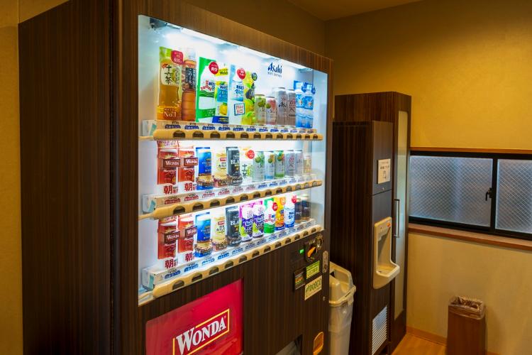 【自販機処】アルコールやソフトドリンクなど各種ご用意しております