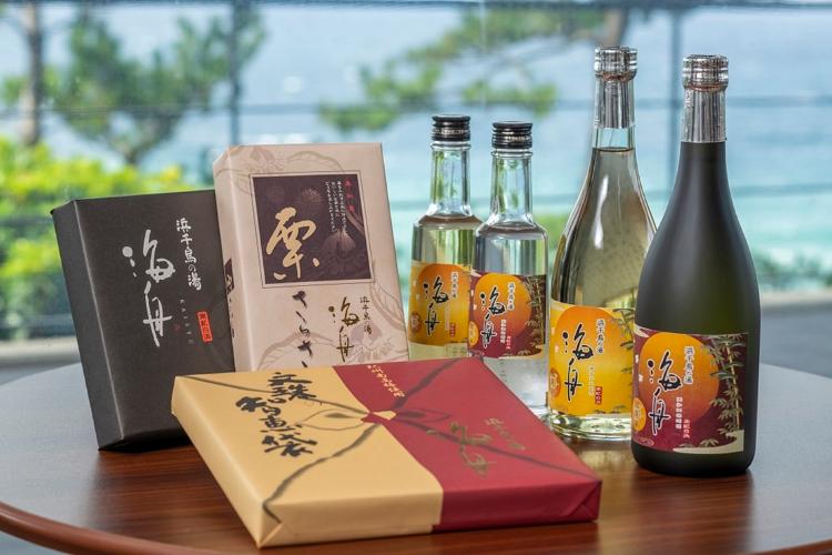 【お土産処/舟問屋】当館オリジナルの焼酎や銘菓をご用意しております
