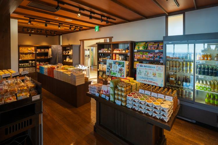 【お土産処/舟問屋】和歌山の名物「南高梅」を使用した梅干や梅酒、お菓子、お飲み物などご用意しております