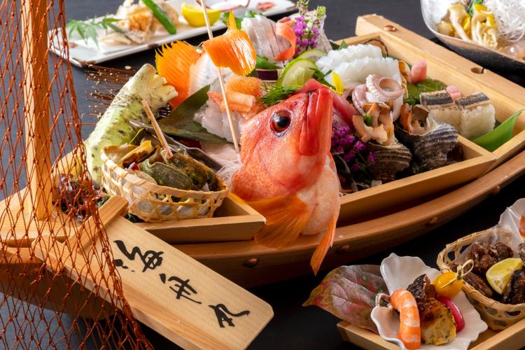 【紀州舟盛会席】舟盛には地元産の海の幸や、珍しい「鯨料理」、地元名物「めはり寿司」等をご用意<BR>※イメージ