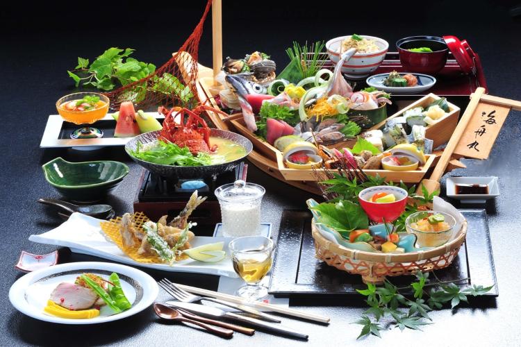 【紀州舟盛会席】舟盛には地元産の海の幸や、珍しい「鯨料理」、地元名物「めはり寿司」等をご用意<BR>※イメージ<BR>