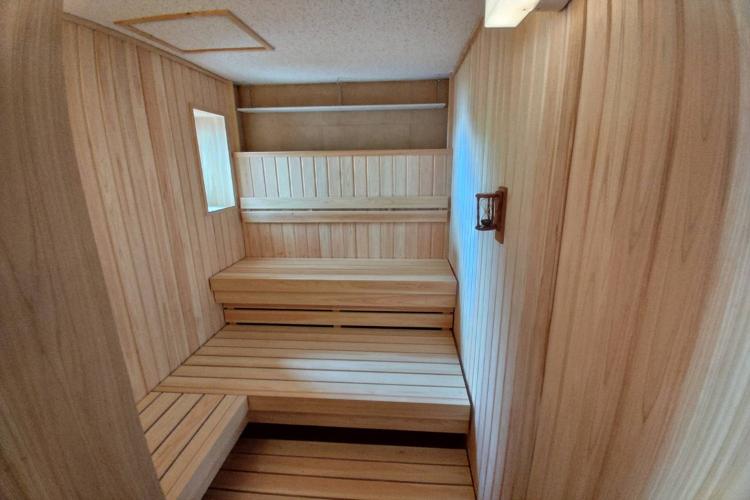 【大湯屋/海つばき】檜の薫りに包まれるドライサウナでおくつろぎください