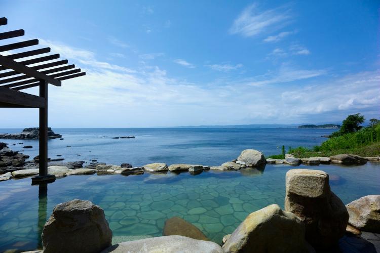 【混浴露天風呂/浜千鳥の湯】太平洋を一望できる混浴露天風呂は当館の自慢です