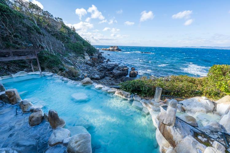 【混浴露天風呂/浜千鳥の湯】太平洋を一望できる混浴露天風呂は当館の自慢です
