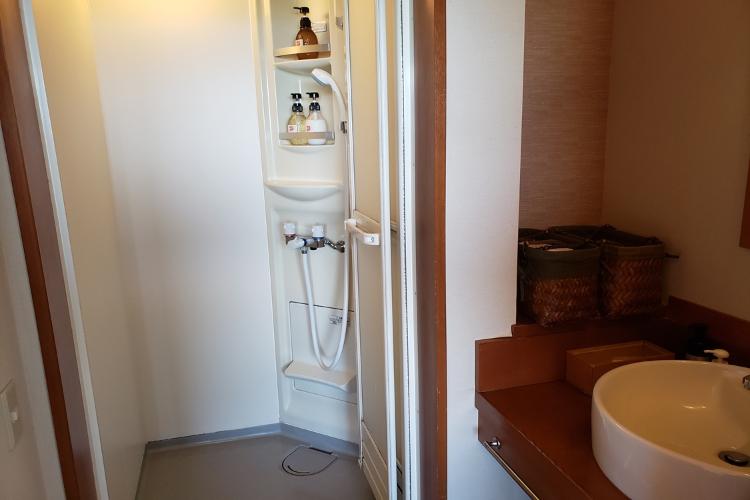 【暁の抄/洋室ダブル/眺望:海】こちらの客室はシャワーブースのみとなります