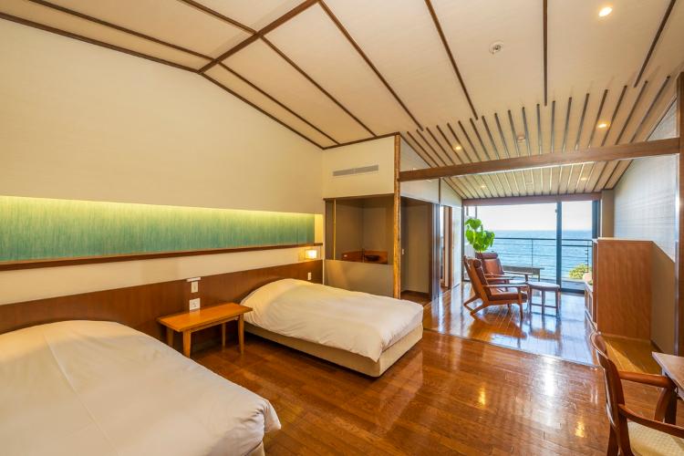【暁の抄/洋室ツイン/眺望:海/沸かし湯】アジアンテイストの客室は和洋室とは異なった雰囲気を演出します