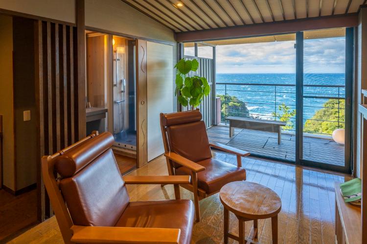 【暁の抄/洋室ツイン/眺望:海/沸かし湯】49平米/客室露天風呂付(沸かし湯)/2名定員