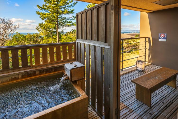 【暁の抄/ 和洋室/沸かし湯】変わりゆく風景を目に焼き付けながら湯浴みをお愉しみください