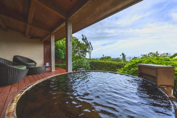 【離れ/メゾネット/眺望:海/源泉かけ流し】心地よい海風にあたりながら一期一会の風景と共に贅沢な湯浴みをお愉しみください