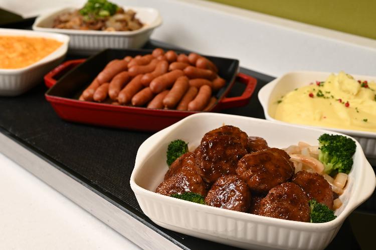 定番のスクランブルエッグなど（日替わり6種）