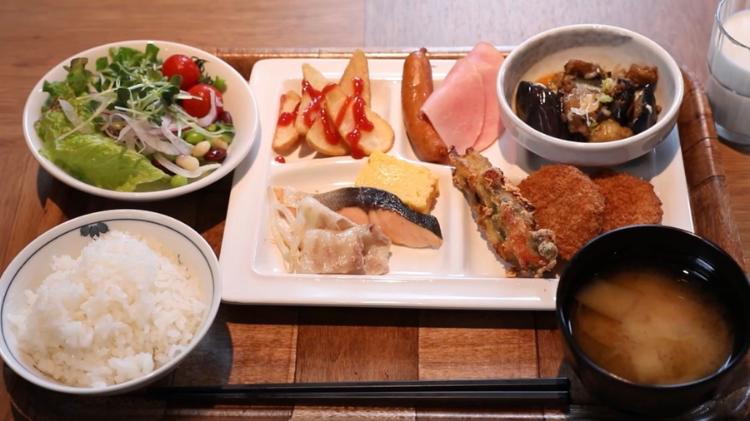 さまざまな朝食のスタイルに合った温かい料理をご用意しております。