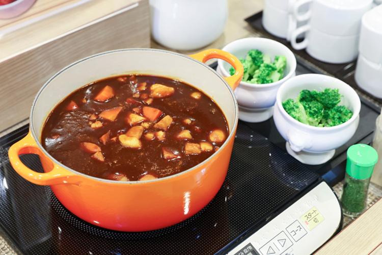 前へ  新メニュー「美濃けんとん肉ポークシチュー」(イメージ)
