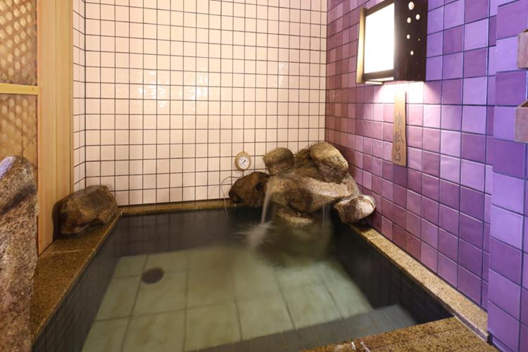 女性大浴場／水風呂（温度：15～16℃）