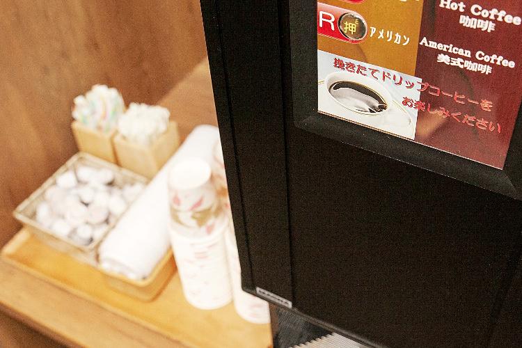 本館　フロントにてセルフカフェのコーヒーをご用意してます。