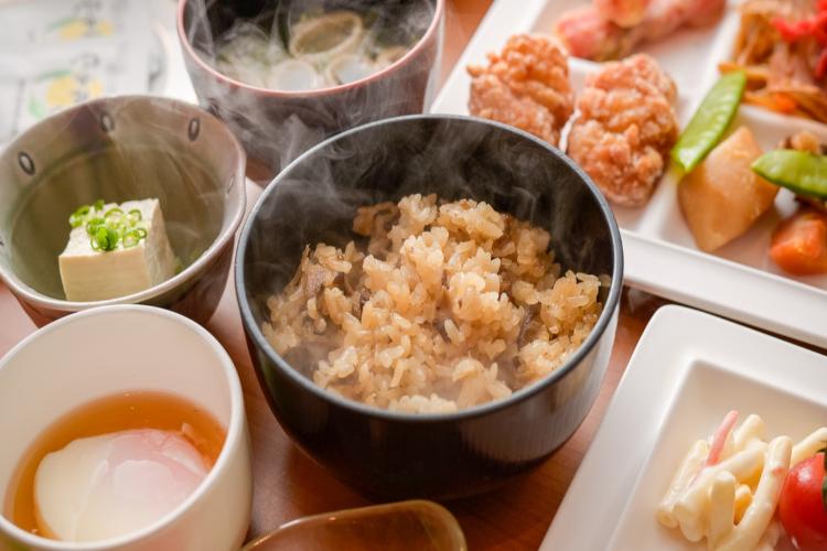 朝食