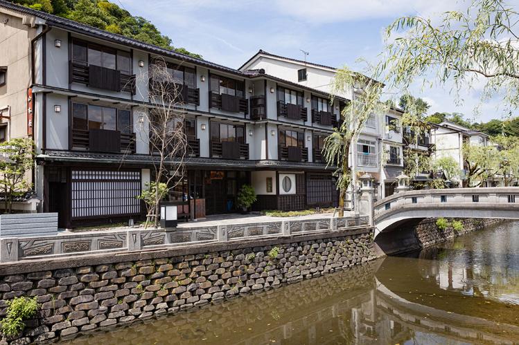大谿川沿いに位置する山本屋