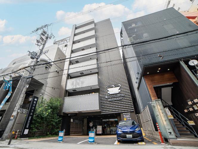 大阪の中心で心斎橋・アメリカ村の真ん中に立地しております。