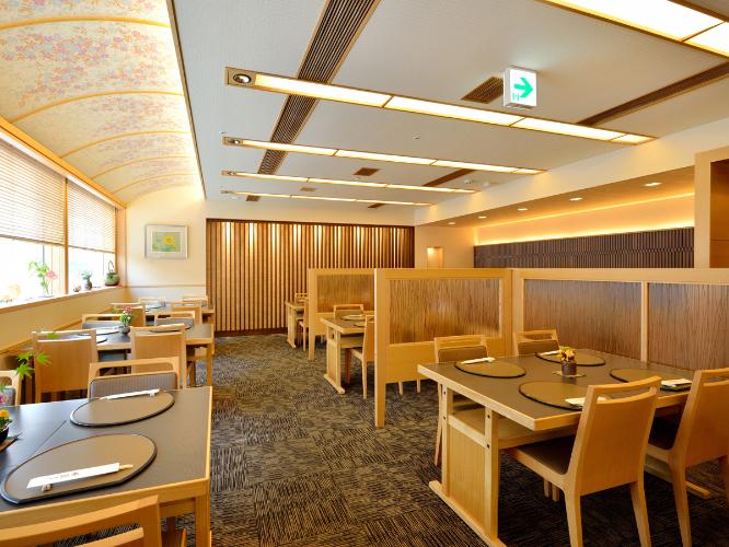 四季店内