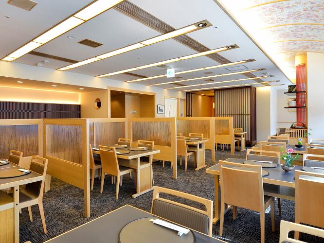 四季店内