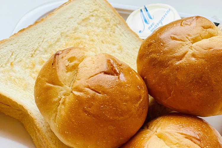 レストラン朝食<BR>もちもちパンやコーヒー、各種ジュースが食べ放題！　