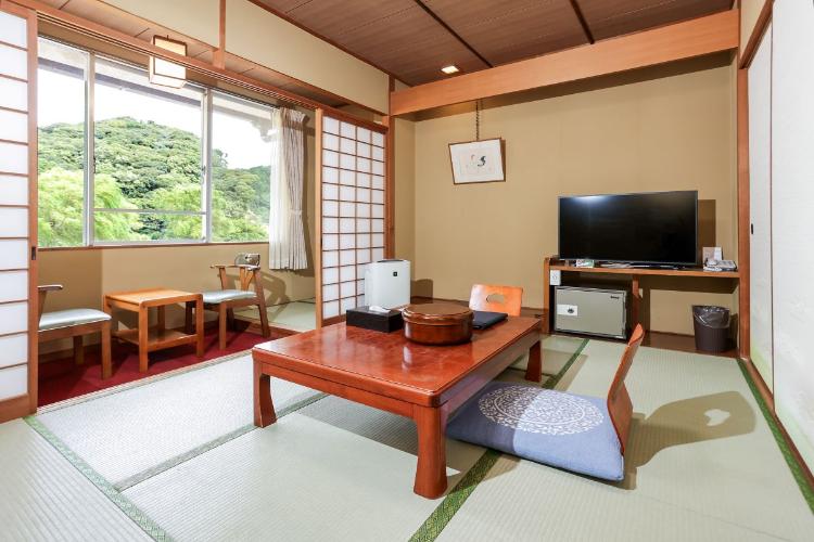 和室6畳。景観はよくありませんが、その分リーズナブルです。